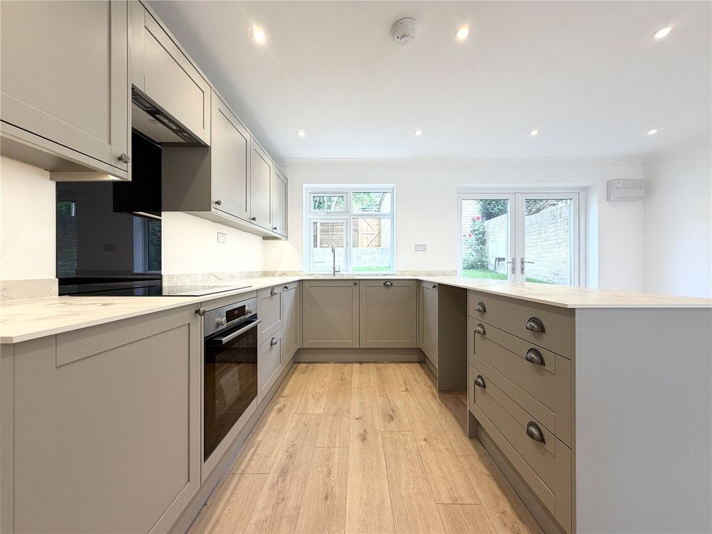 Property photo 2 of 19 Picture No. 74