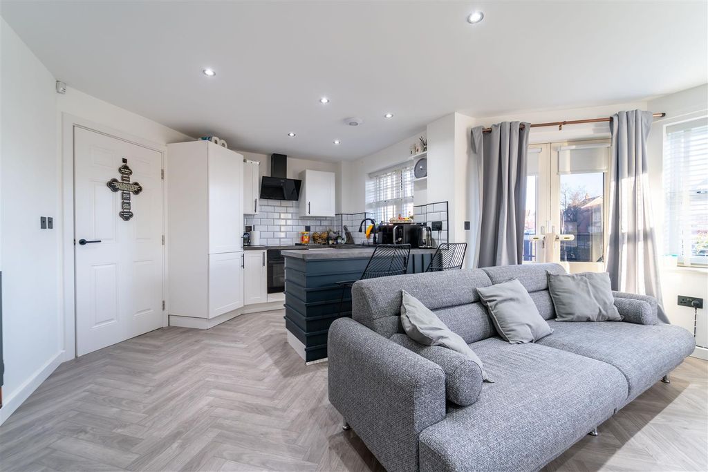 Property photo 3 of 18 Jal03439-Enhanced-Nr