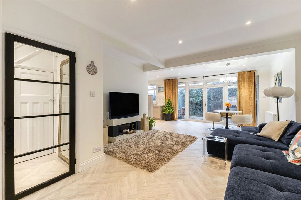 Property photo 2 of 26 Picture No. 33