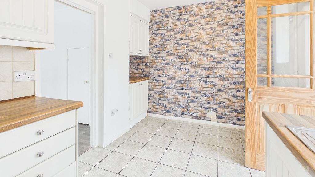 Property photo 3 of 11 Photo 16