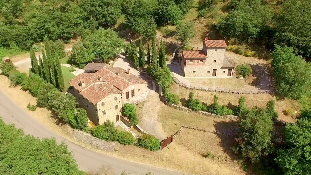 Property photo 1 of 9 Exclusive Farmhouse With Pool, Private Pond, And Large Grounds In San Leo, Umbria