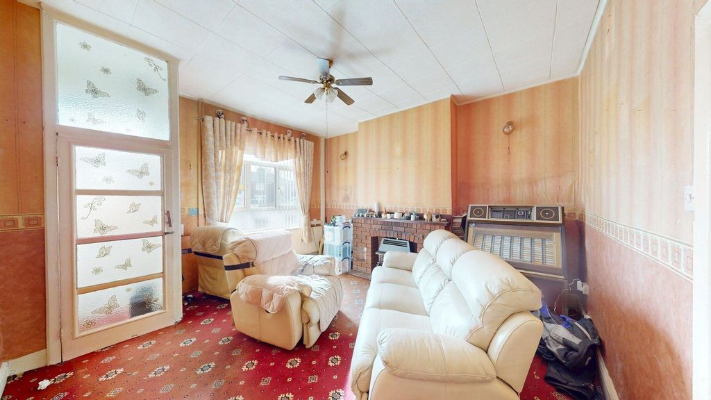 Property photo 2 of 8 Lounge