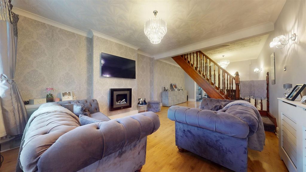 Property photo 2 of 19 Church Road Living Room