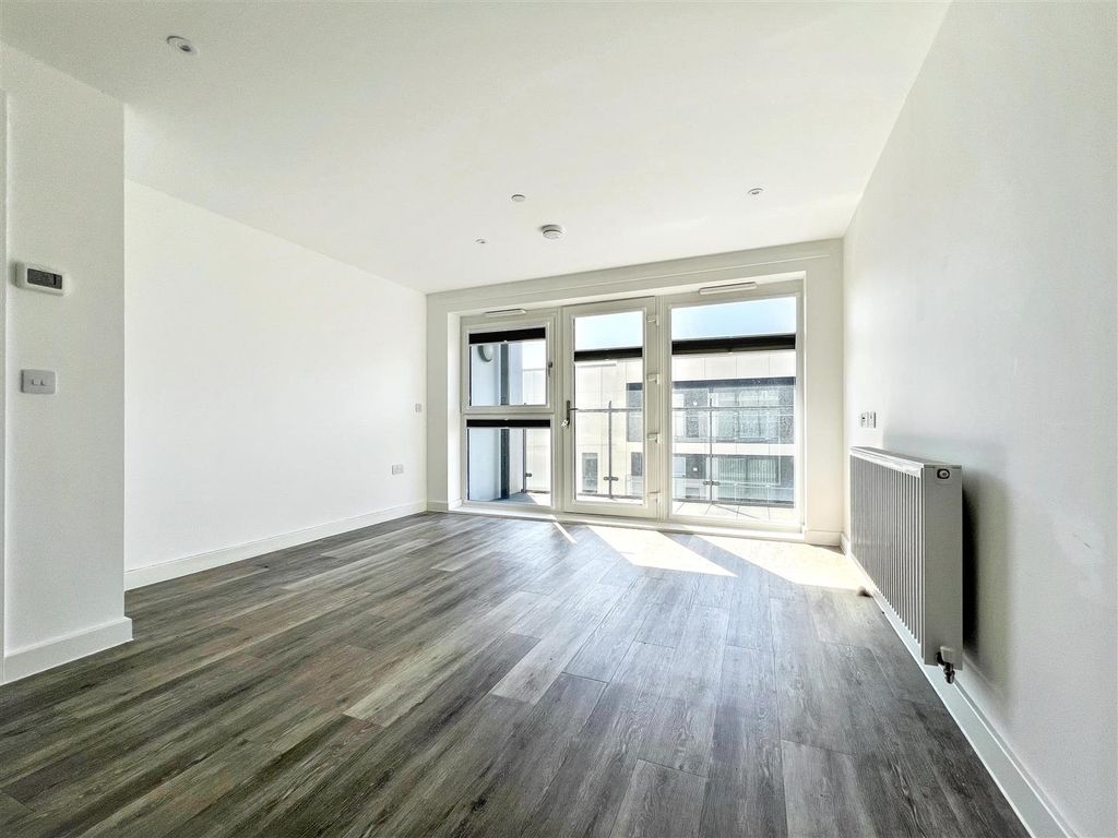 Property photo 3 of 6 Din.Jpg
