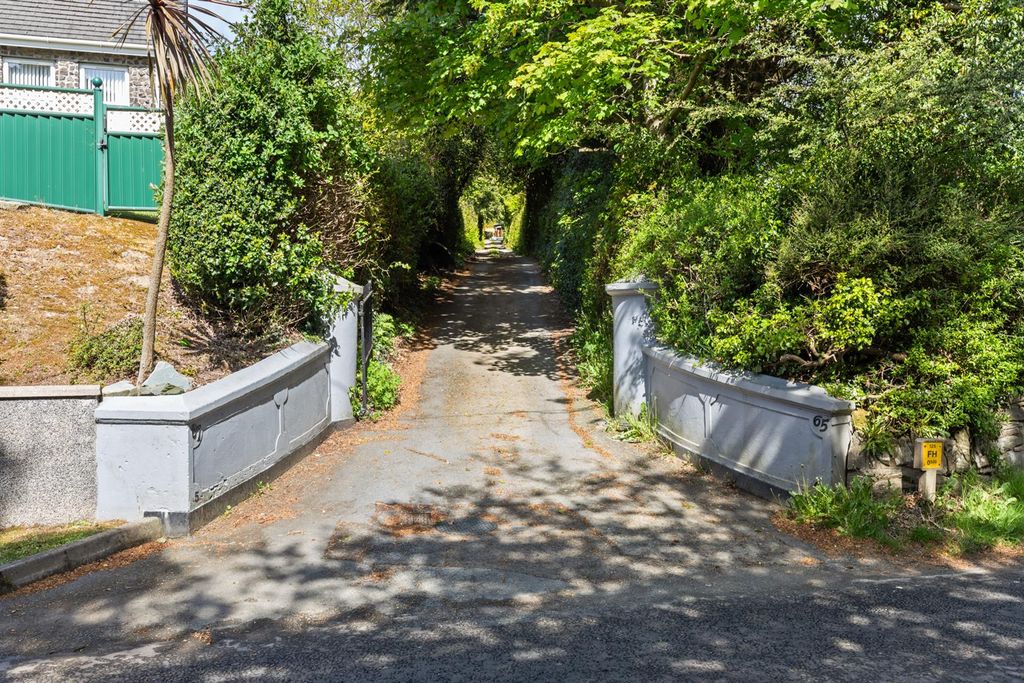 Property photo 3 of 34 65 Spa Road 40.Jpg