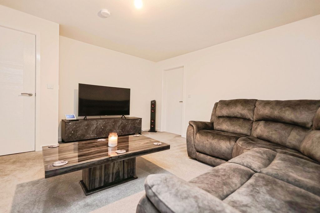 Property photo 2 of 17 Photo