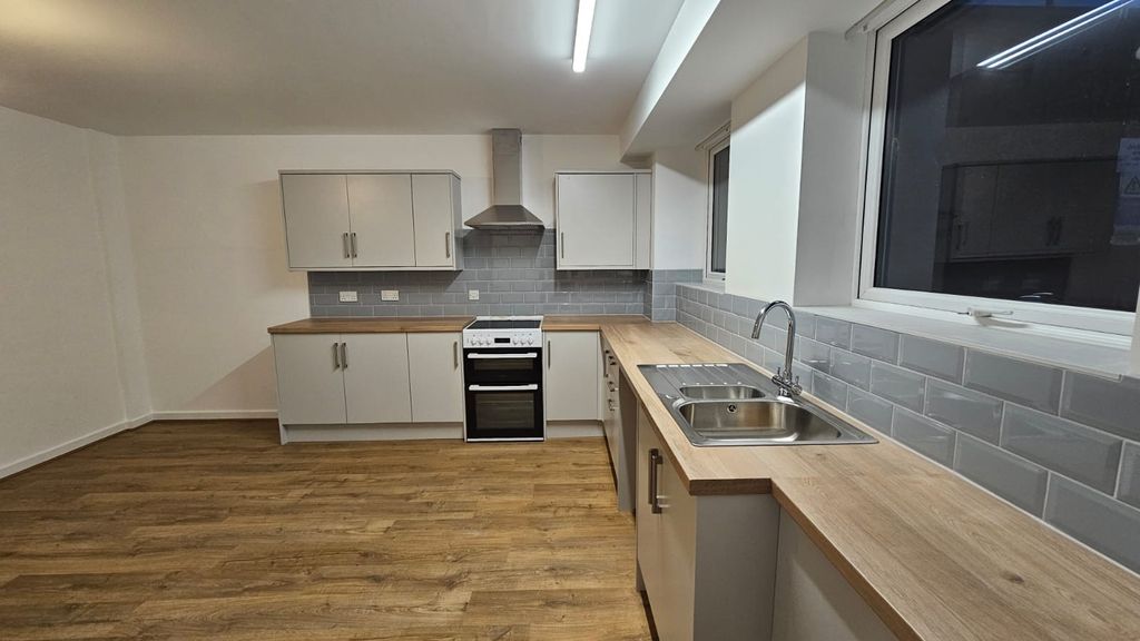 Property photo 2 of 9 2