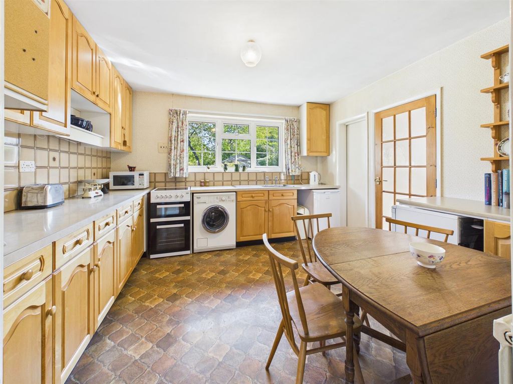 Property photo 3 of 17 Cam05510G0-Pr0295-Still006.Jpg