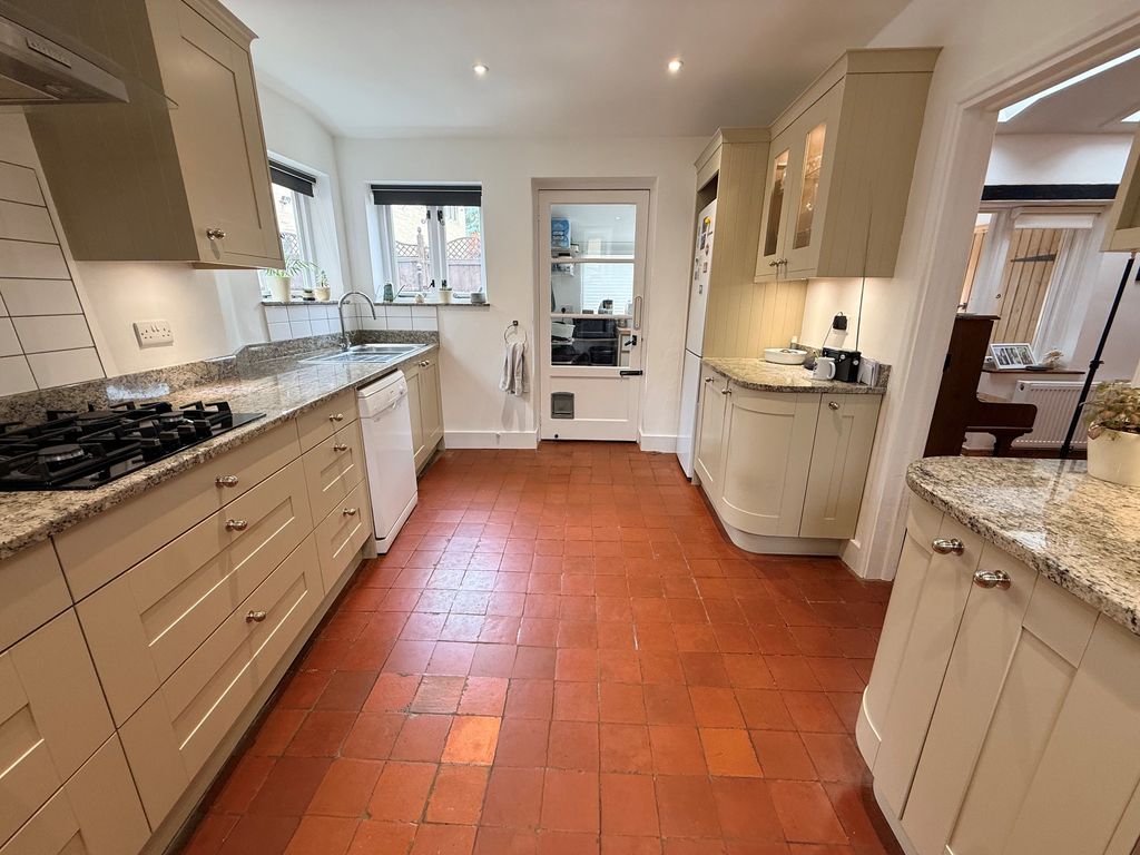 Property photo 3 of 23 Kitchen