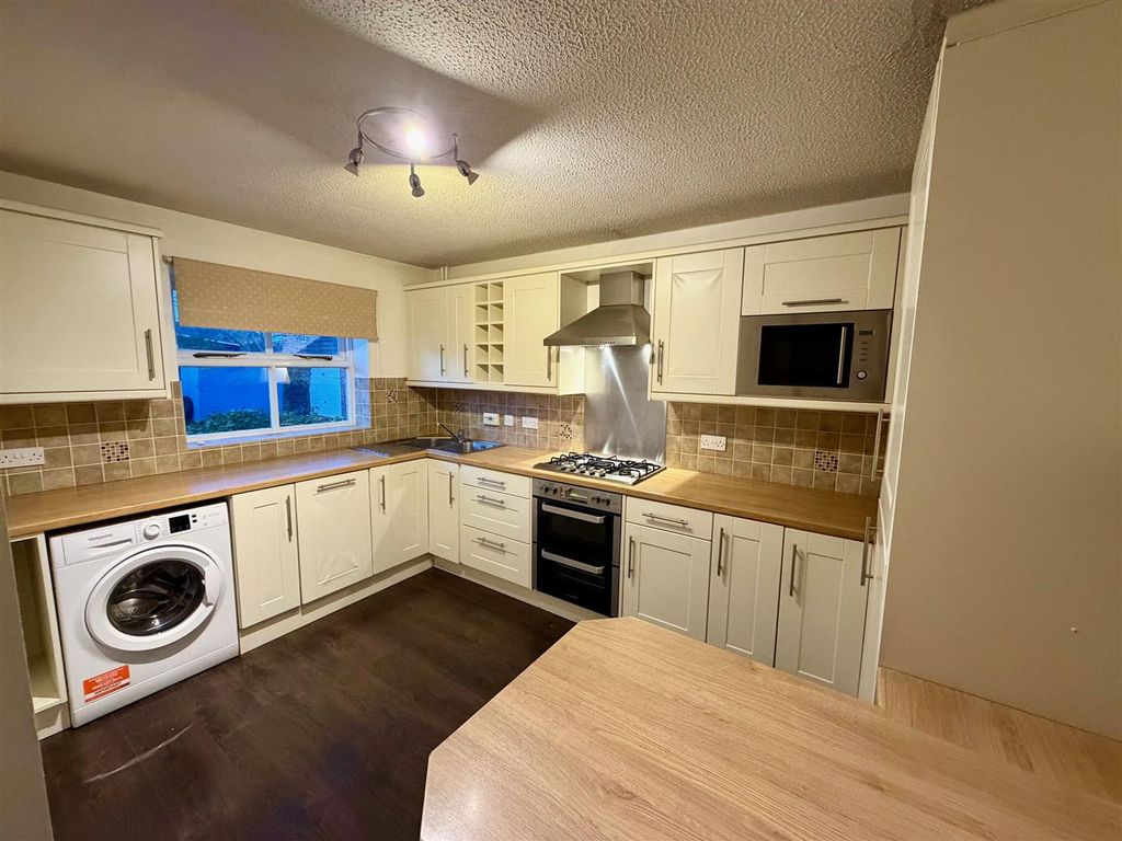 Property photo 2 of 10 Teal Close Kitchen.Jpg