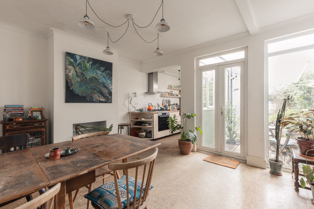 Property photo 1 of 30