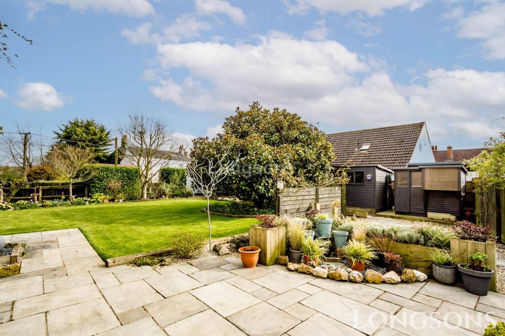 Property photo 2 of 27