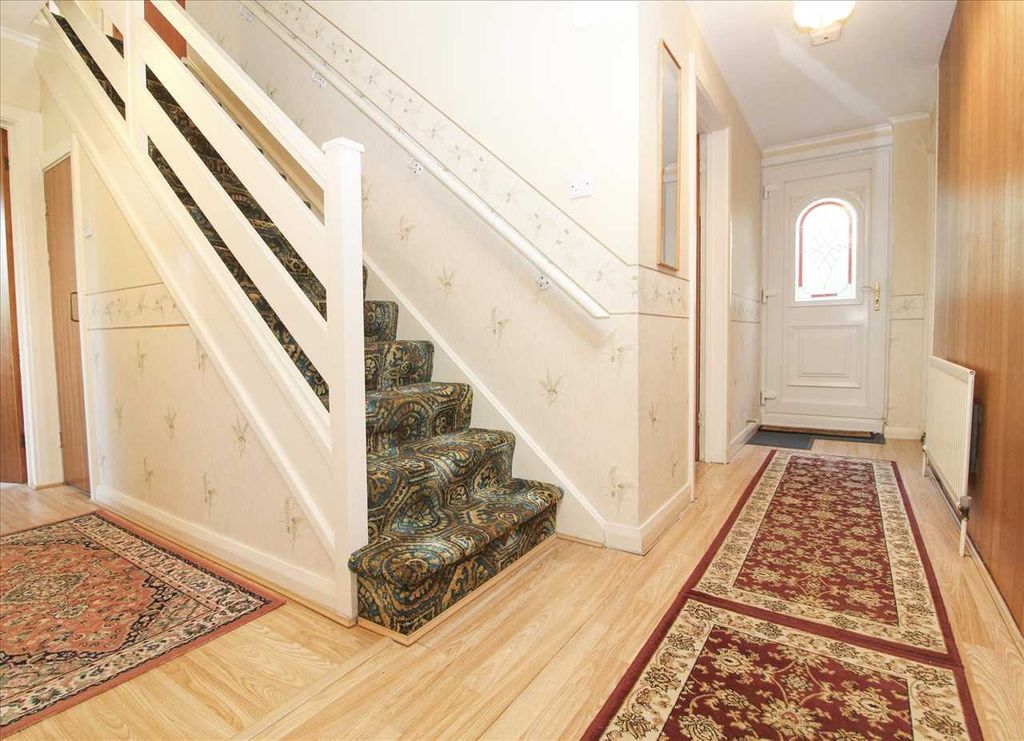 Property photo 3 of 15 Entrance Hall