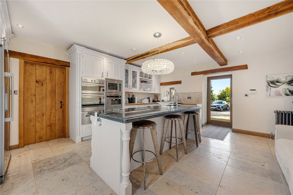 Property photo 3 of 19 Kitchen