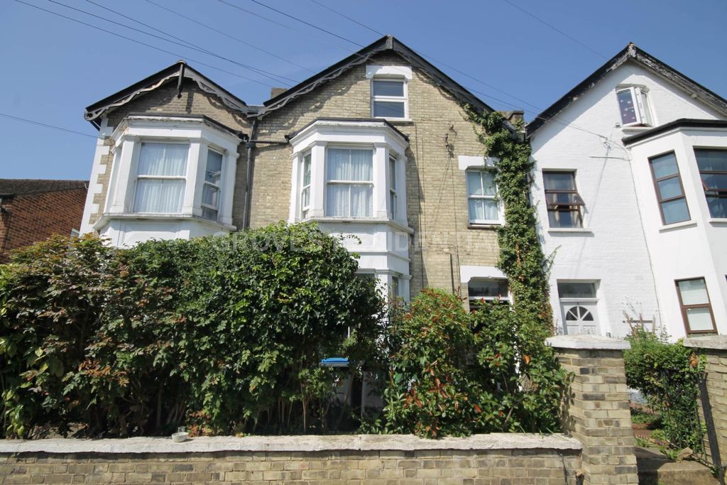 Property photo 1 of 8