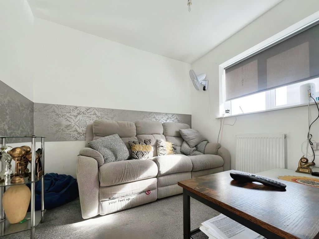 Property photo 2 of 19 Eb930866-19.Jpg