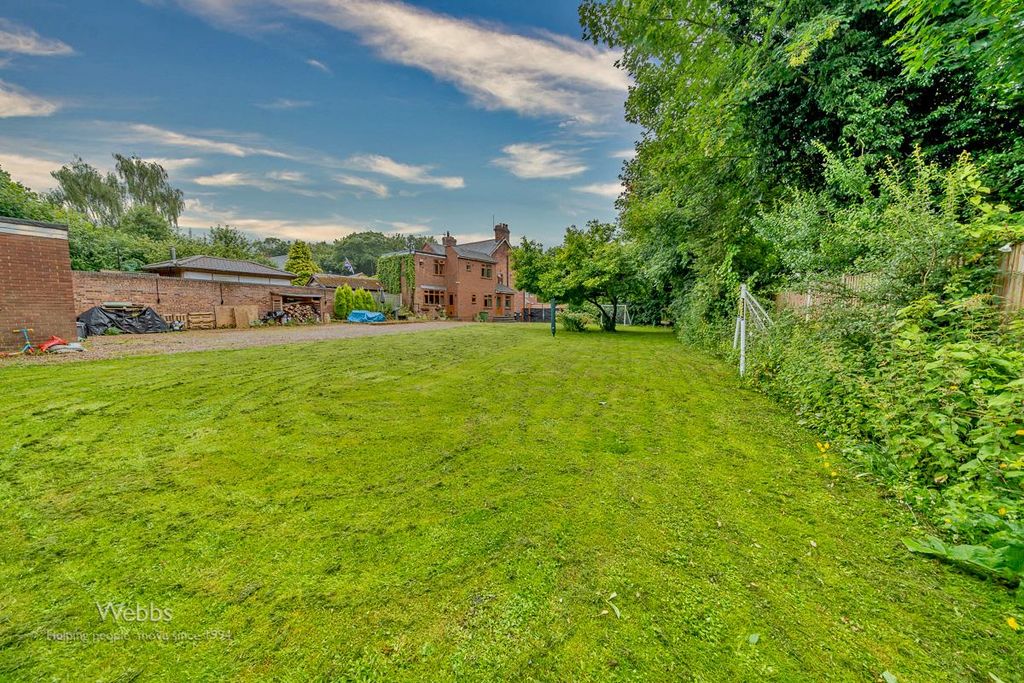 Property photo 3 of 56 Webbs  (71 Of 105).Jpg