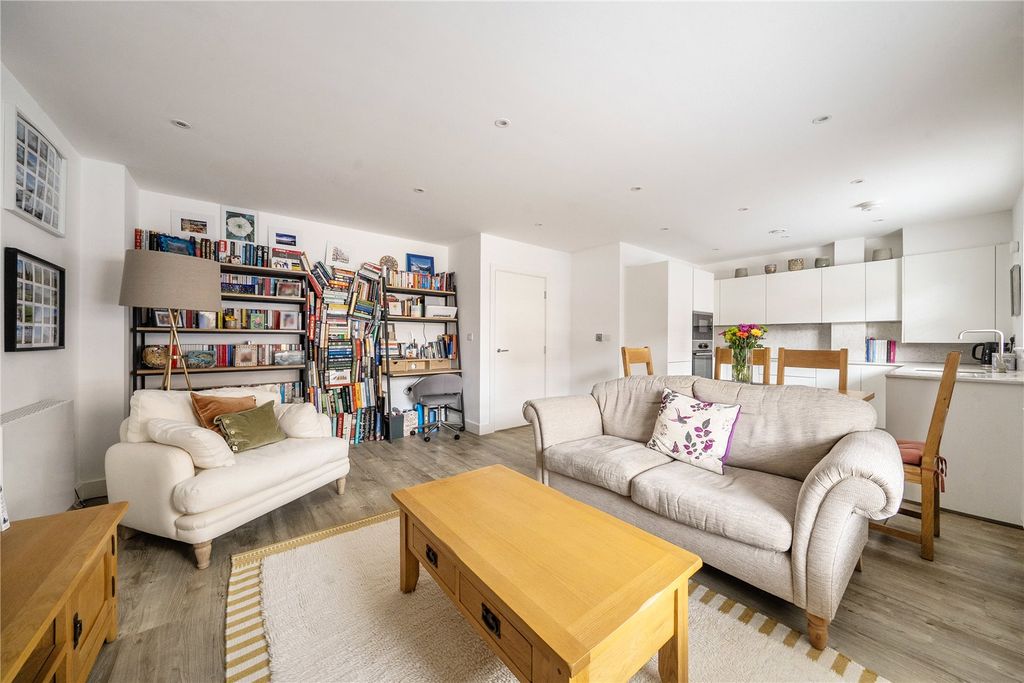 Property photo 3 of 15 Picture No. 02