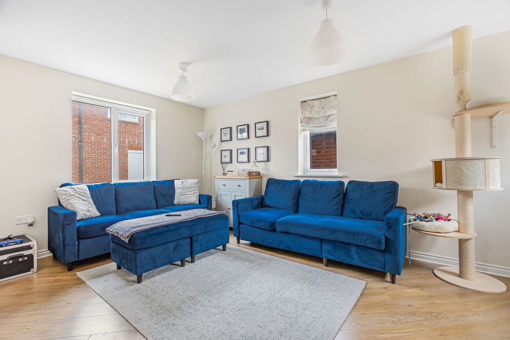 Property photo 2 of 26