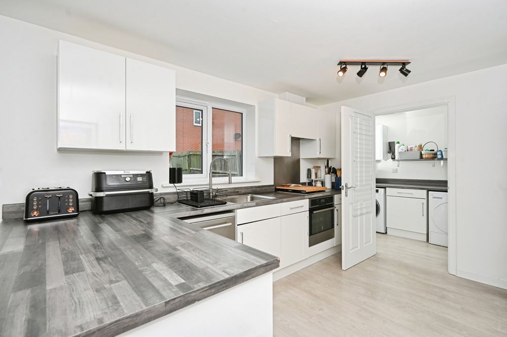 Property photo 2 of 17 Photo