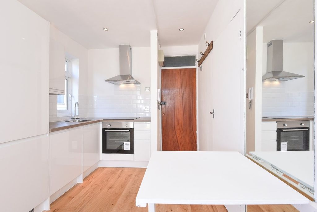 Property photo 2 of 10 Kitchen Area