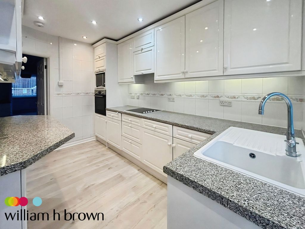 Property photo 3 of 14 Kitchen