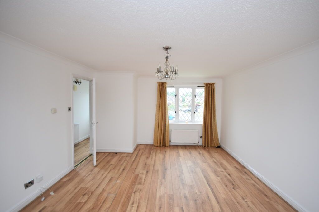 Property photo 2 of 32