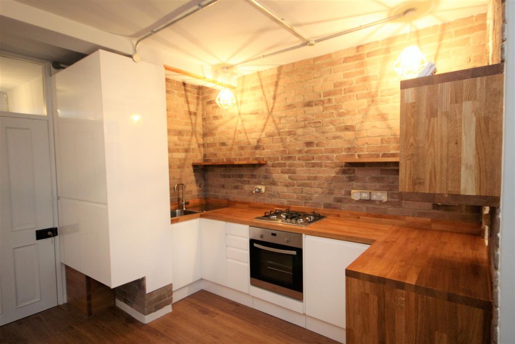 Property photo 3 of 11 Appliance Fitted Kitchen