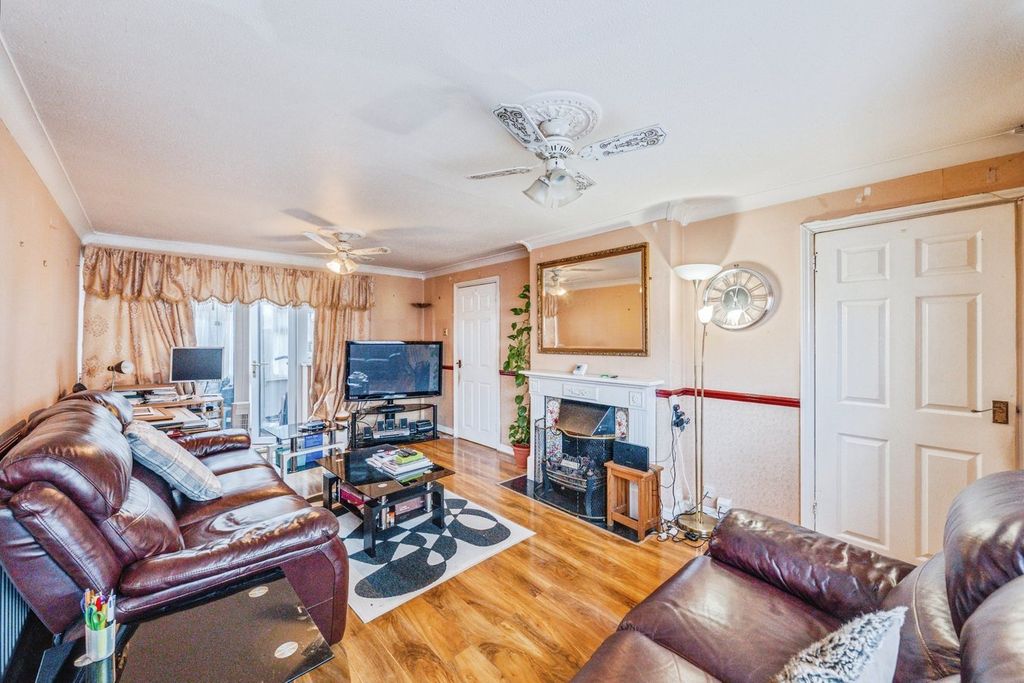 Property photo 2 of 19