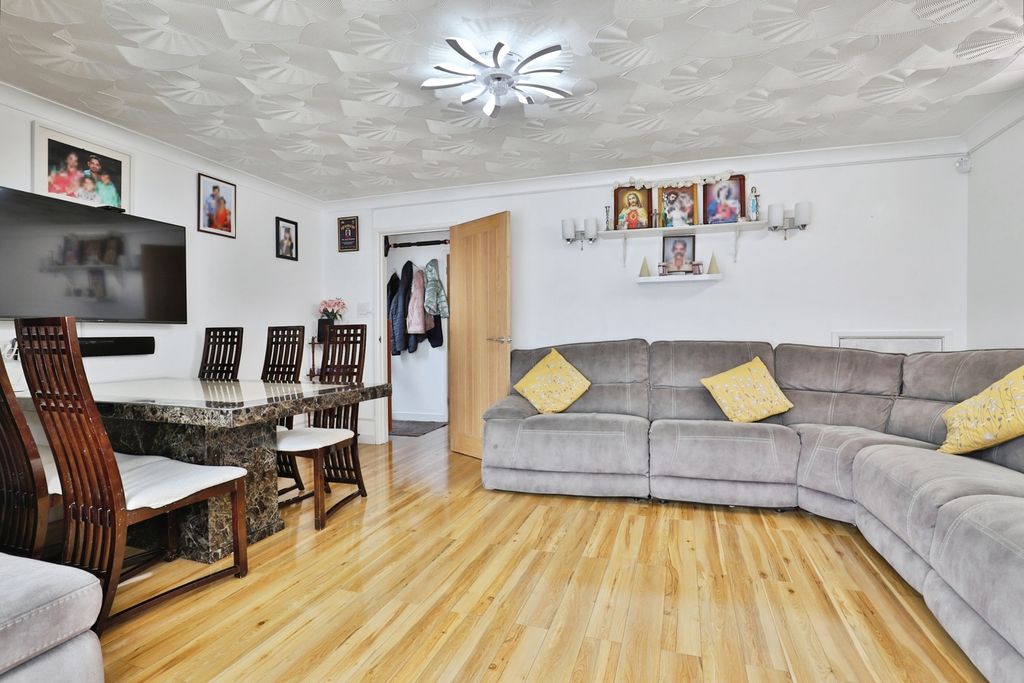 Property photo 2 of 17 Photo