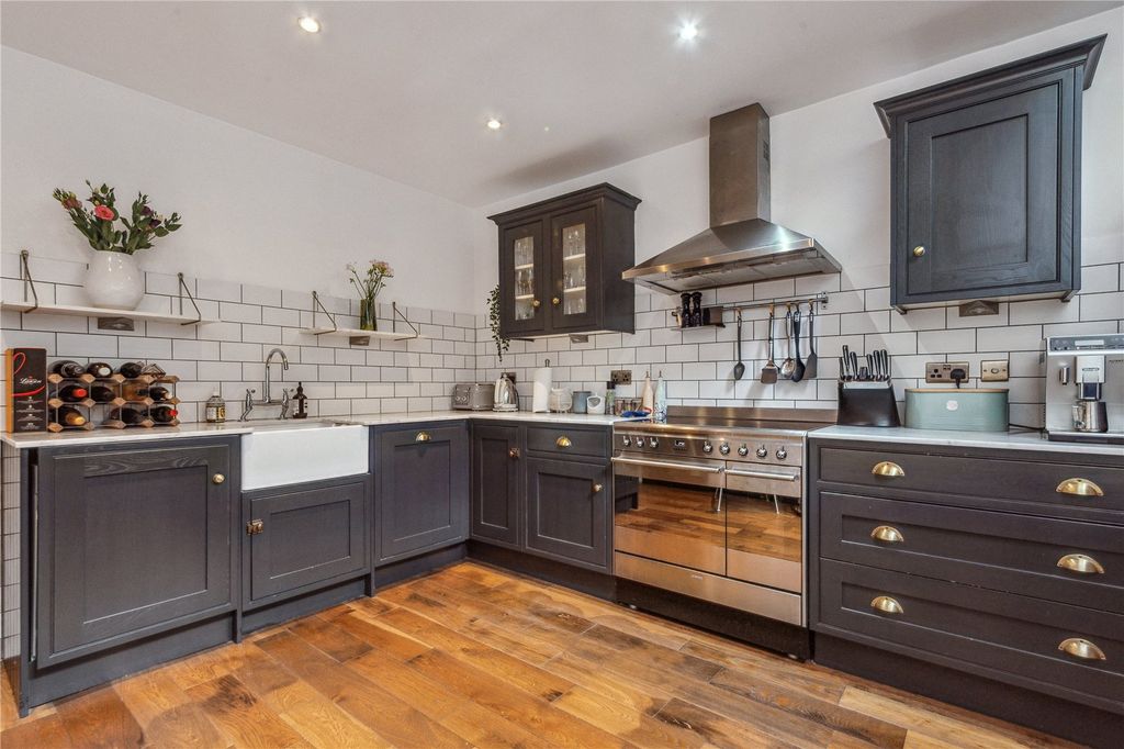 Property photo 3 of 15 Kitchen