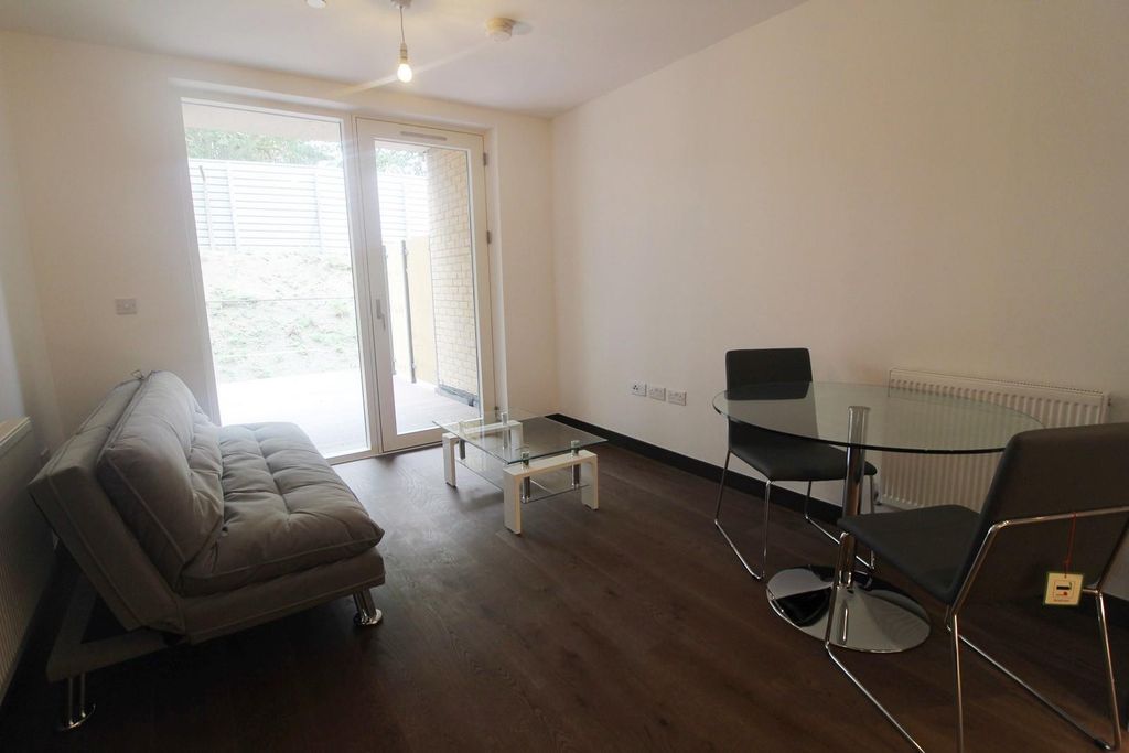 Property photo 3 of 8 Lounge
