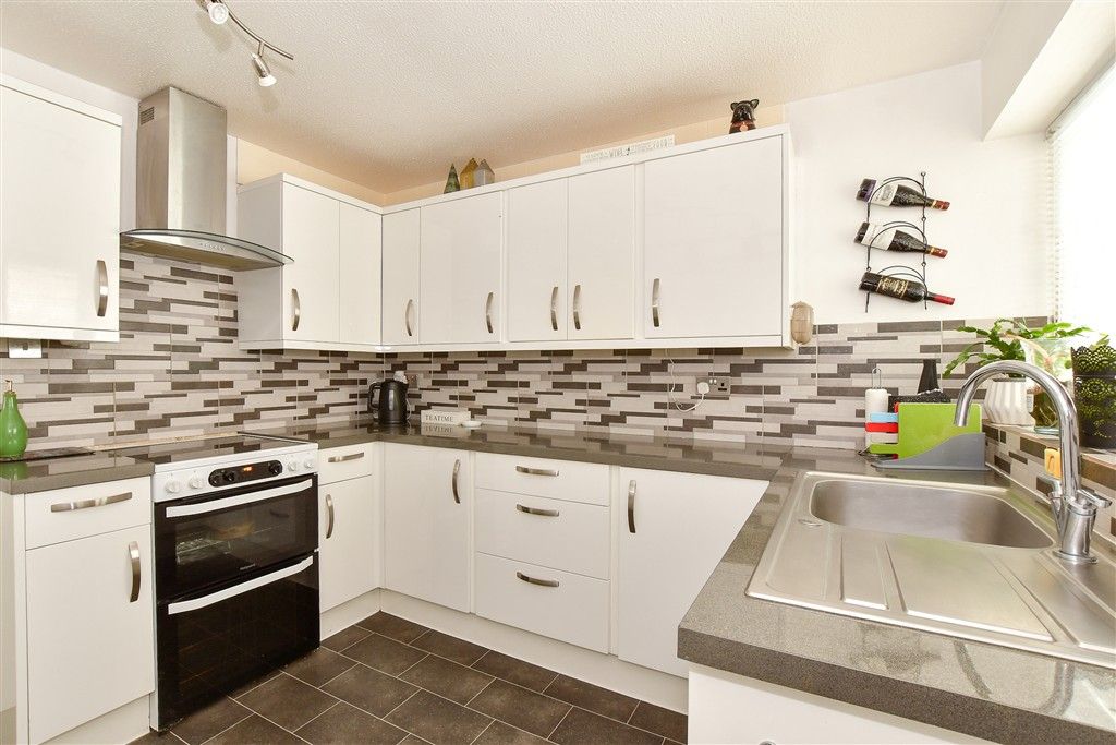 Property photo 2 of 16 Kitchen