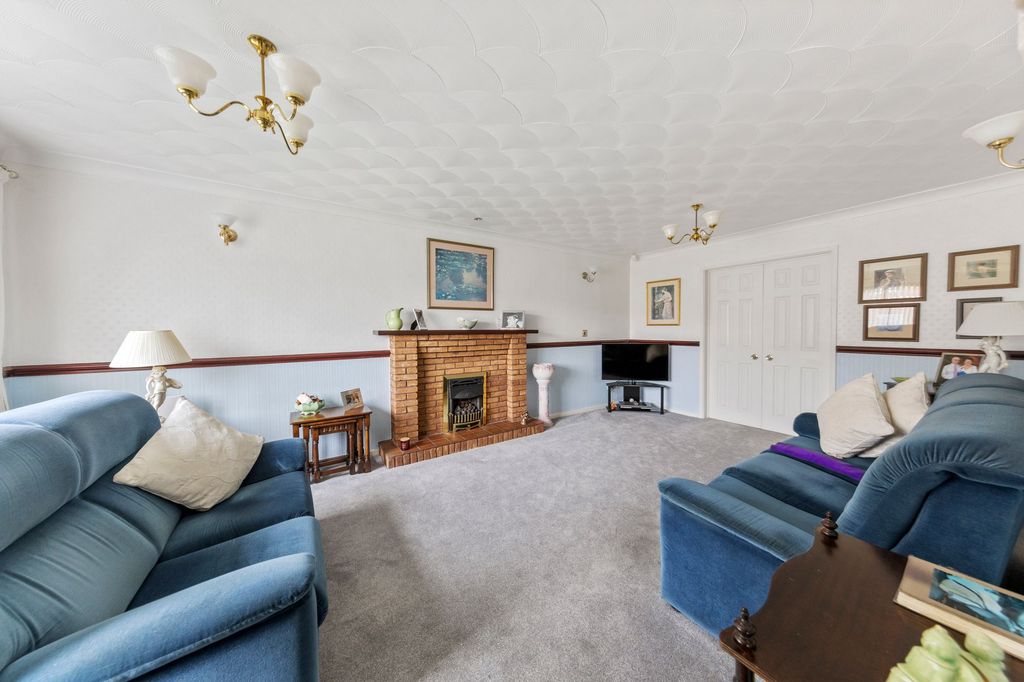 Property photo 2 of 34