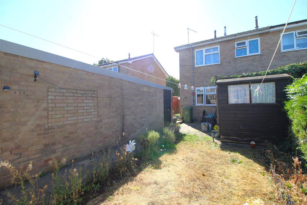 Property photo 2 of 10 Garden .Jpg