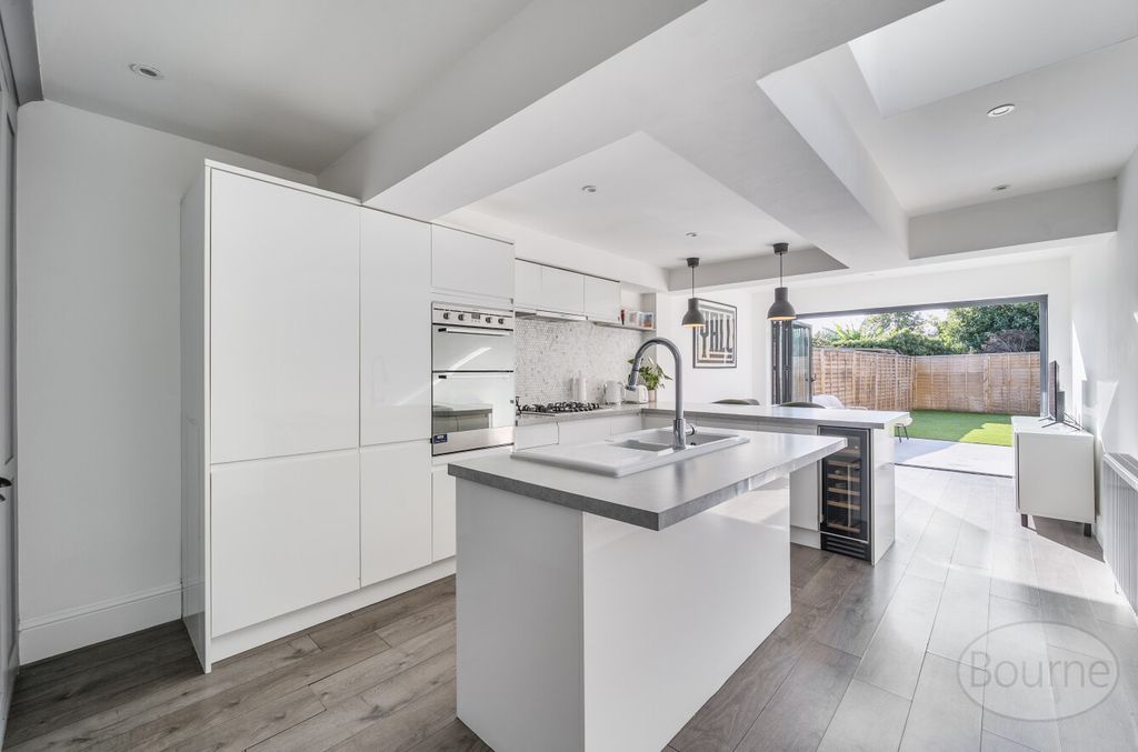 Property photo 2 of 12 d69F4289-c5E0-496...