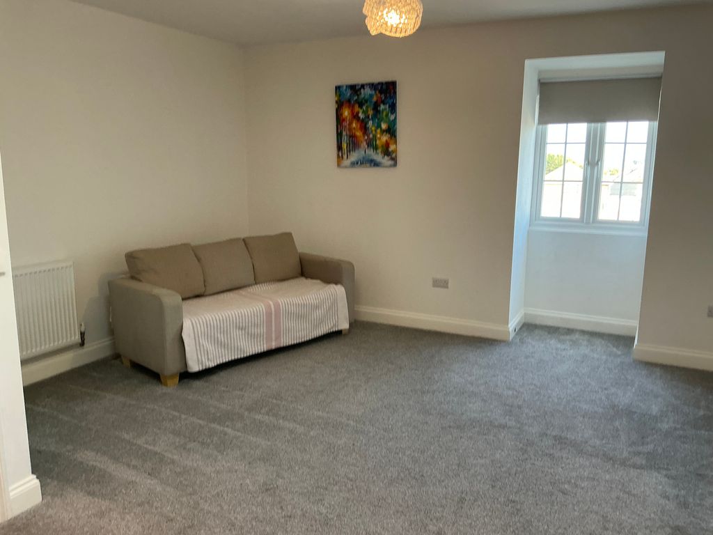 Property photo 3 of 15 Lounge