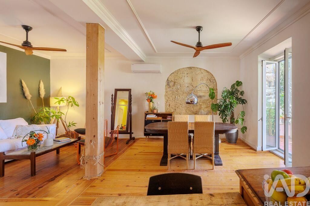 Property photo 2 of 40