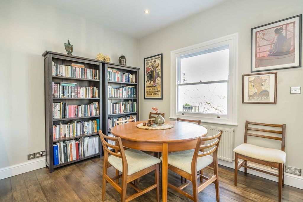 Property photo 2 of 8