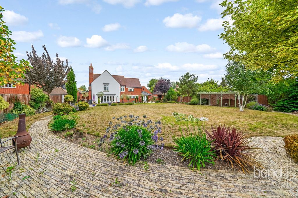 Property photo 1 of 28