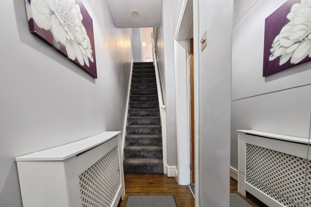 Property photo 2 of 15 Hallway