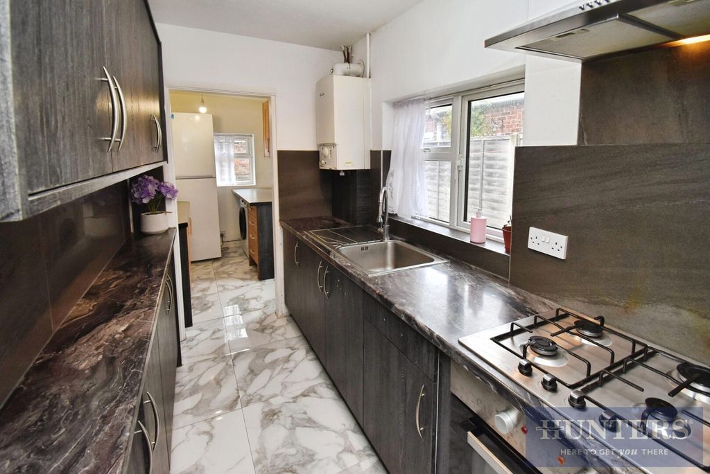 Property photo 3 of 10 Kitchen