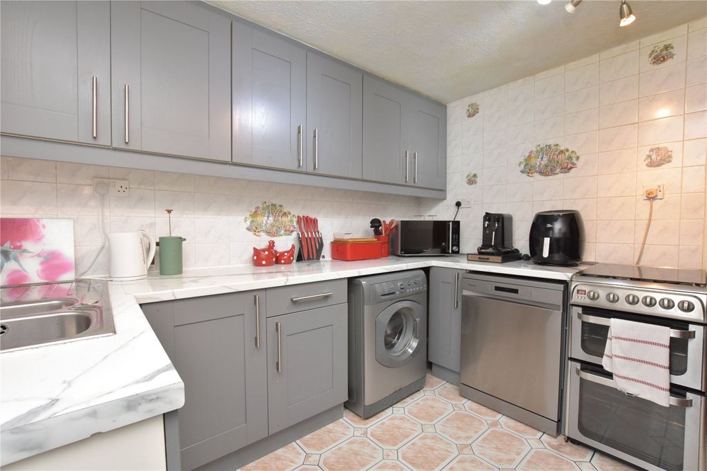 Property photo 2 of 18 Picture No. 17