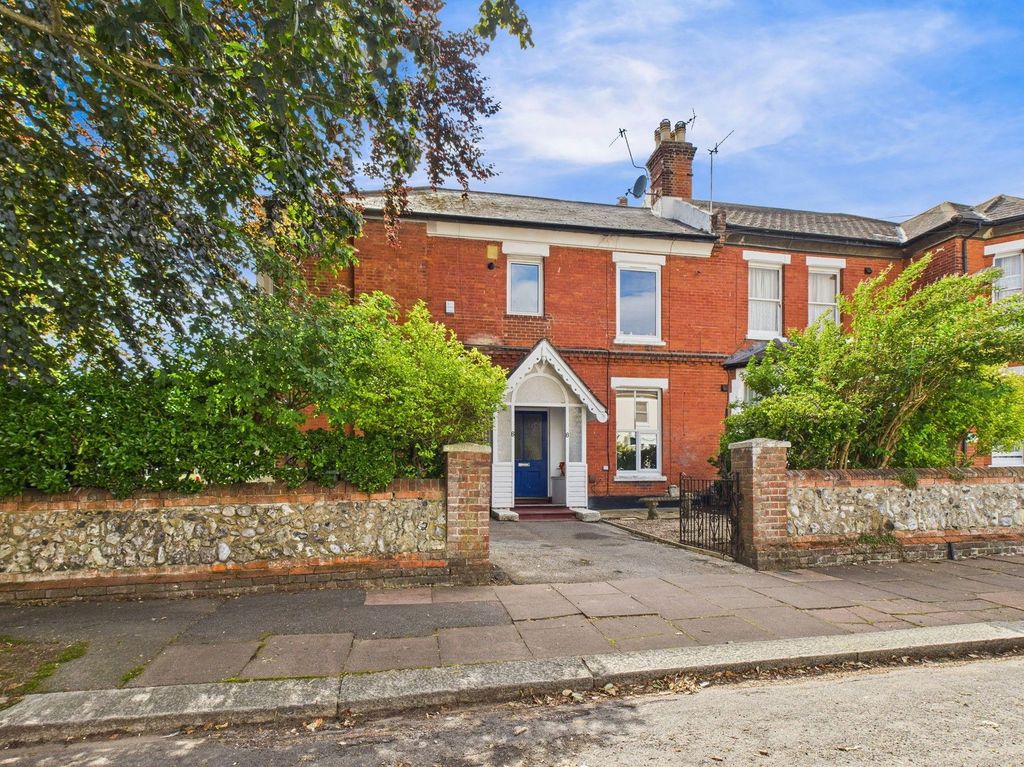 Property photo 1 of 8