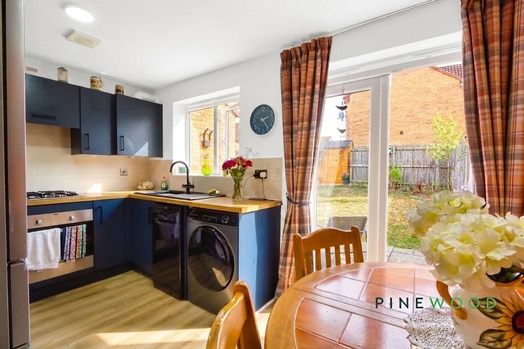 Property photo 3 of 17 Kitchen / Diner