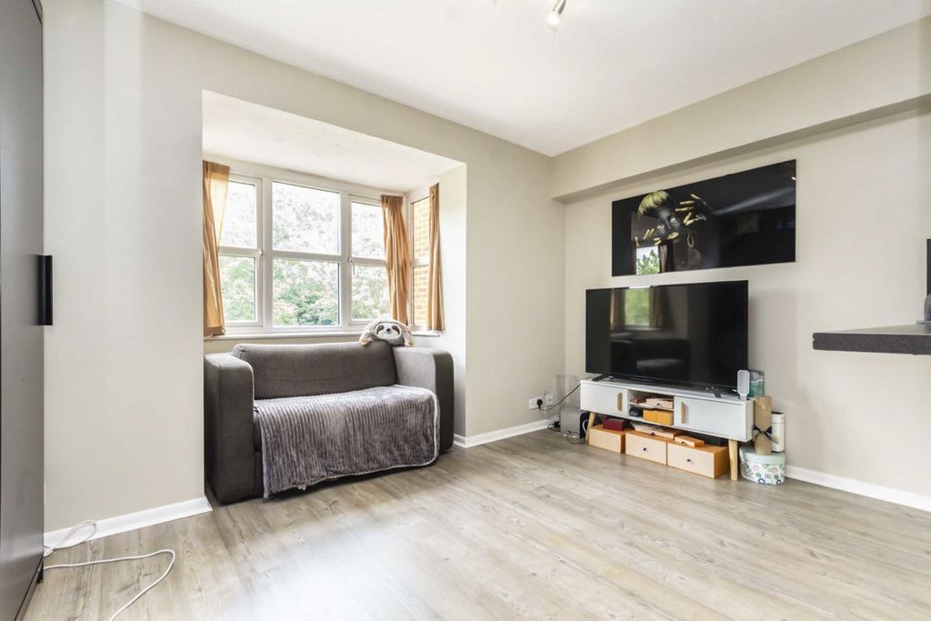 Property photo 2 of 4