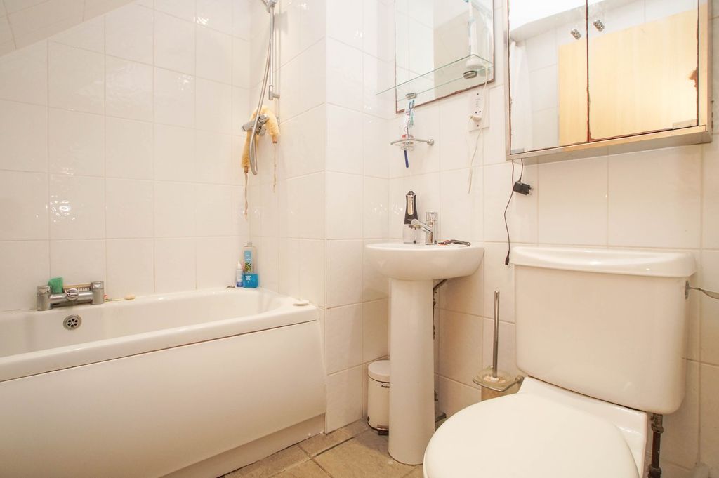 Property photo 3 of 12 Bathroom