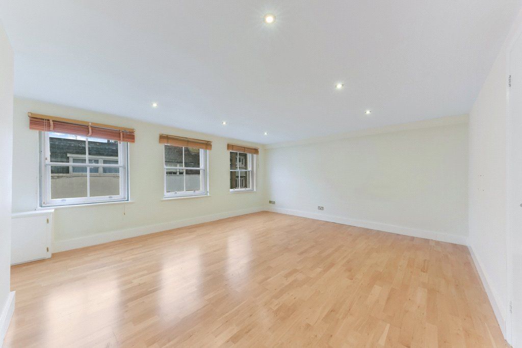 Property photo 2 of 12 Berwick Street