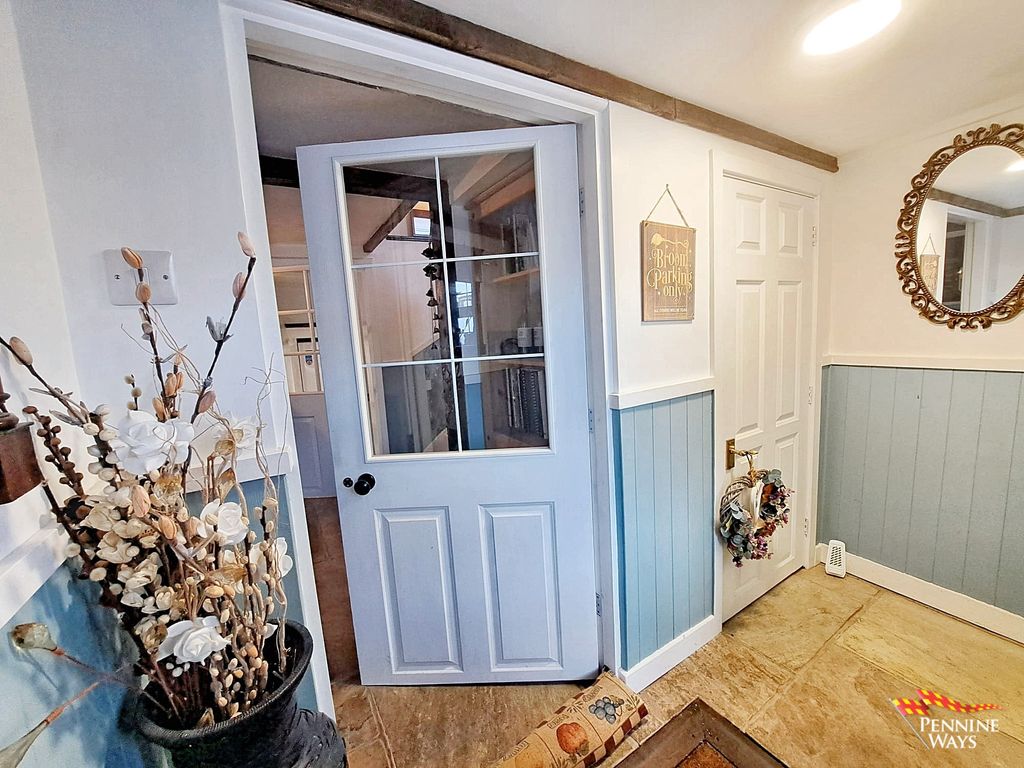 Property photo 2 of 34