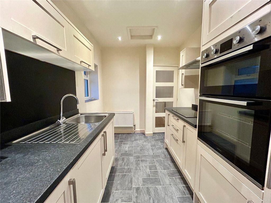 Property photo 3 of 14 Kitchen